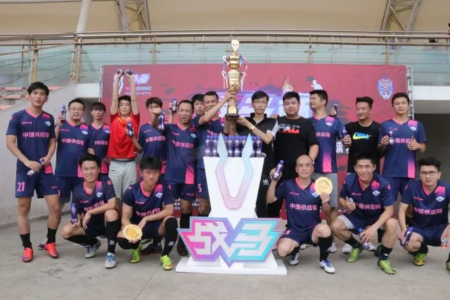 土媒：穆帅致电C罗，询问他是否有意来费内巴切